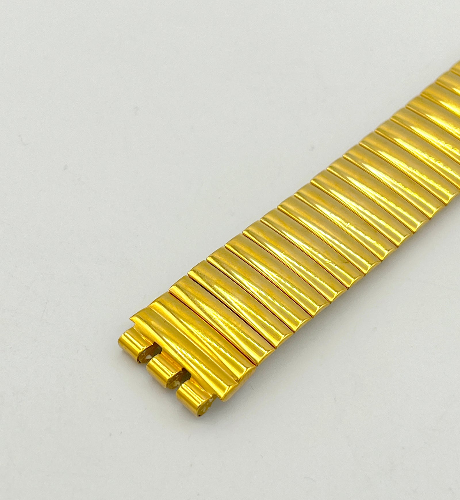 Correa de repuesto Swatch de metal flexible dorada de 17 mm